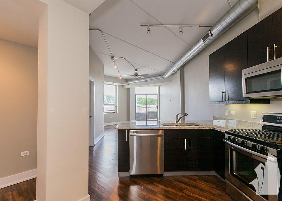 1st image of 3201 W Leland Ave #1