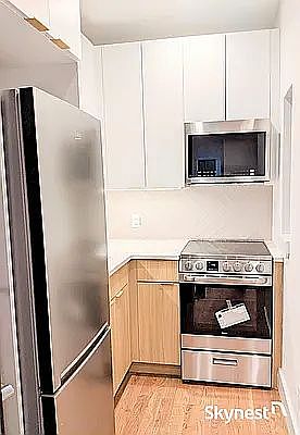 4th image of 304 E 93rd St #5