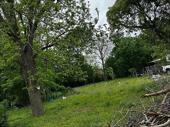 2nd image of 2435 6th Ave