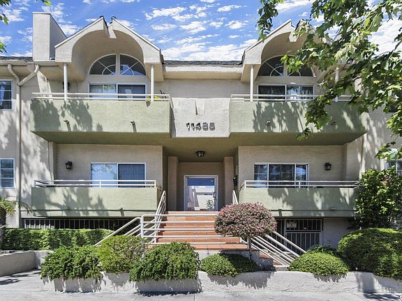 3rd image of 11485 Moorpark St Unit 11