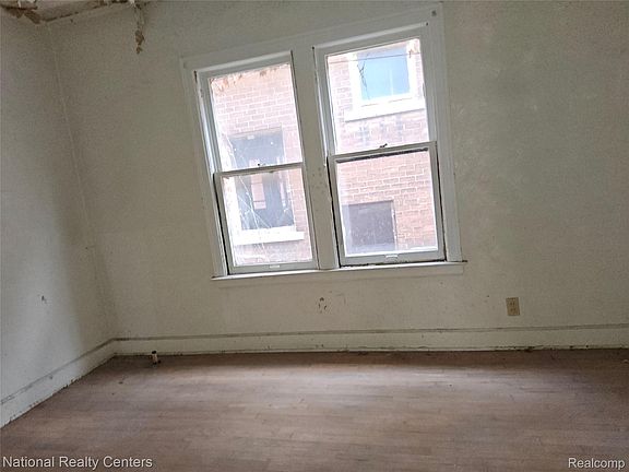 5th image of 3225 Fullerton St