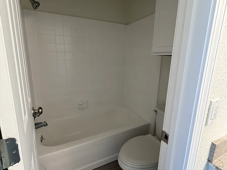 11520 N May Ave #206 — Photo 8