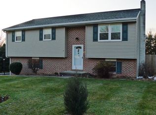 102 Jeanel Cir, Lititz, PA 17543