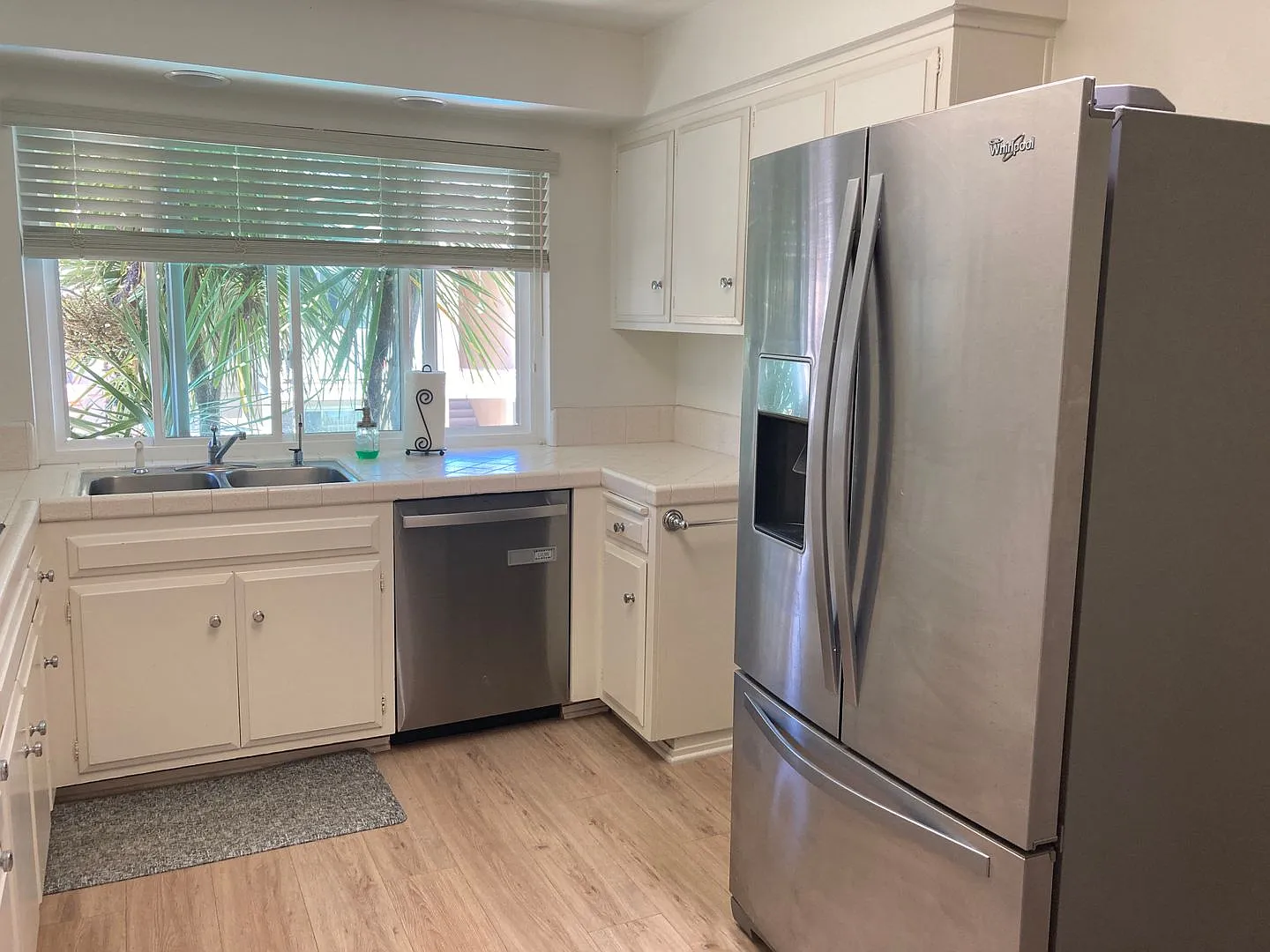 Upstairs 2 Bed / 2 Bath San Roque Condo w/ private W/D! — Photo 3