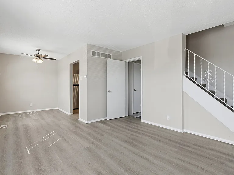 ReNew on Blues Apartments & Townhomes — Photo 12