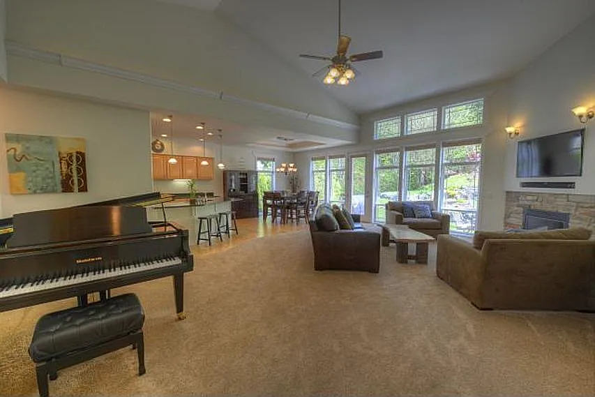 3 bed, 2953 sqft, $4,195 — Photo 1