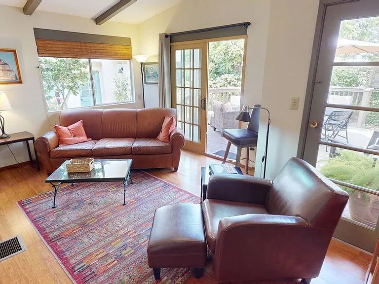 1008 E Ave — Photo 12