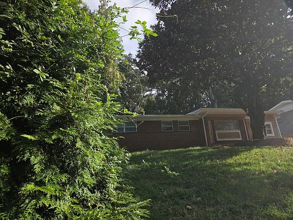 3rd image of 346 Oak Dr SE