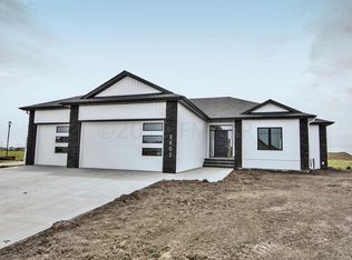 2602 Golden Valley Pkwy S, Fargo, ND 58104