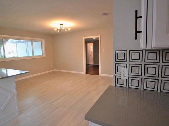 4th image of 4829 Waycross Dr