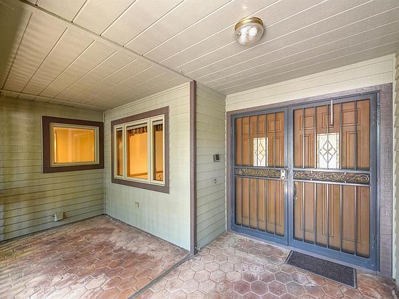 5th image of 142 Oak Rock Cir