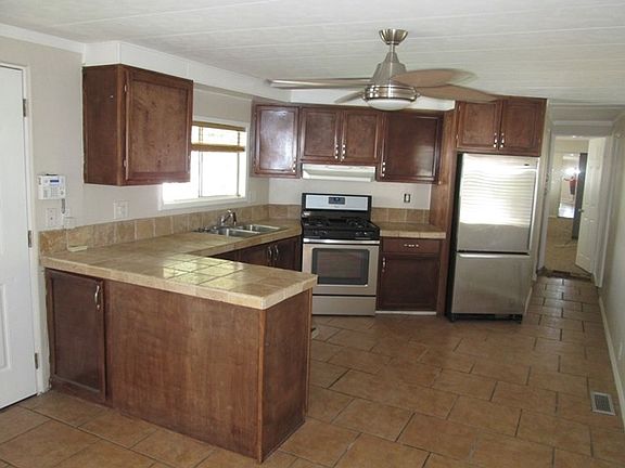 3rd image of 2700 E Valley Pkwy Spc 103
