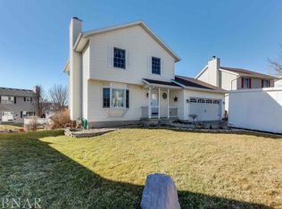 26 Reading Rd, Bloomington, IL 61701