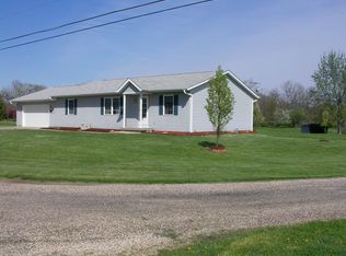 735 Skiview Dr, Sherrard, IL 61281