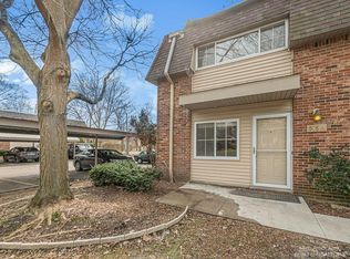 515 Longshore Dr, Ann Arbor, MI 48105