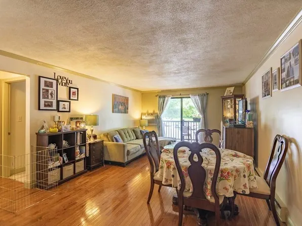 4 Walker Rd APT 6, North Andover, MA 01845