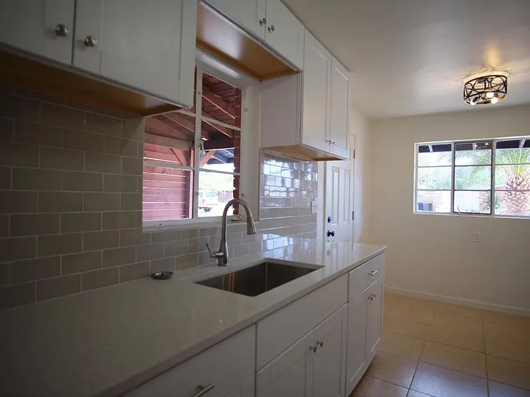 721 E Joan Pl — Photo 3