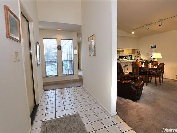 3rd image of 1618 Wentworth Ave APT 4