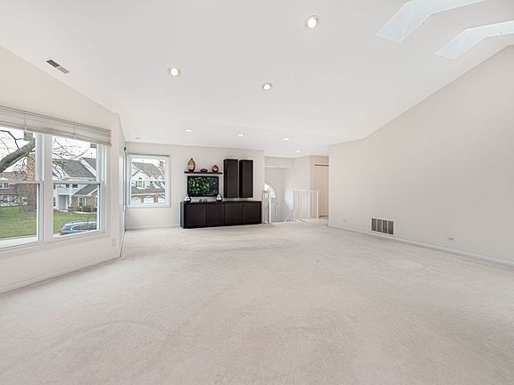 5th image of 353 Satinwood Ct S
