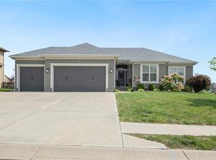 1804 Meadow Ln, Pleasant Hill, MO 64080