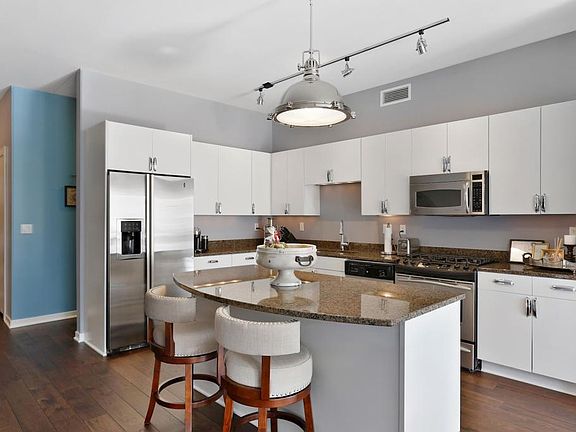 3rd image of 401 N 2nd St #219