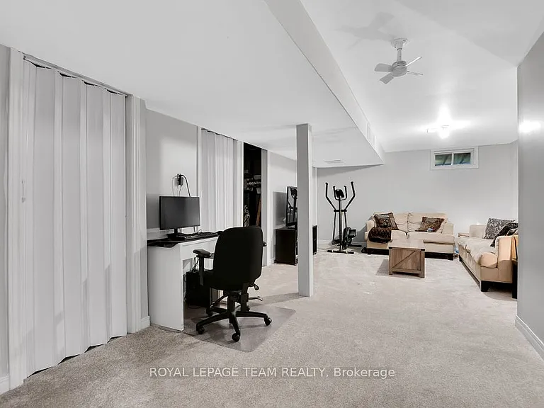1443 Caravel Cres — Photo 19