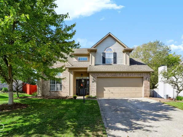 1486 Derbyshire Dr, Greenwood, IN 46143