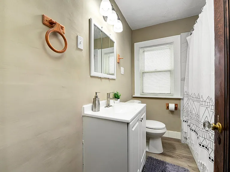 2523 E 124th St #2 — Photo 16