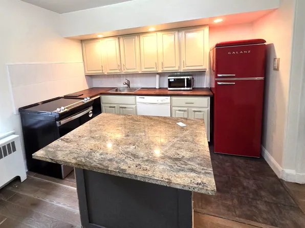 875 W Miner St APT 3, West Chester, PA 19382