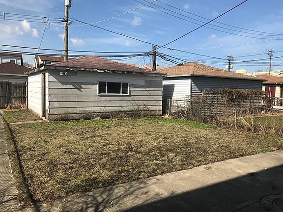 5th image of 5928 N Fairfield Ave