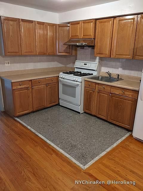 1st image of 9-22 125th St Floor 1