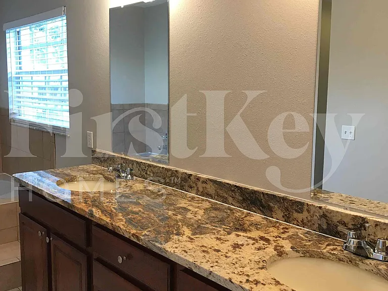 2224 Palmview Cir E — Photo 23