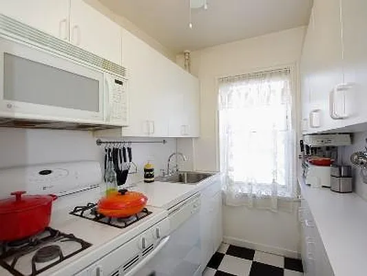 Sold by Sotheby's International Realty | media 2