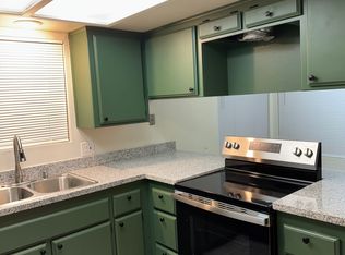 5905 Fairfax Rd APT D, Bakersfield, CA 93306