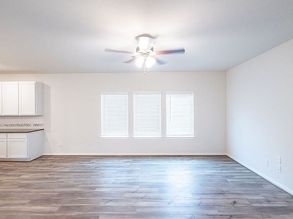 4th image of 7502 Parkview Dr