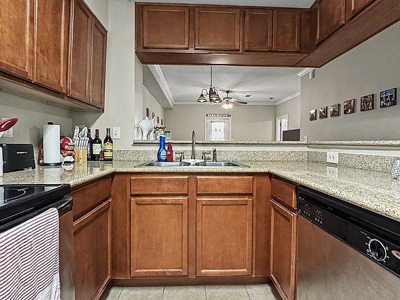 3rd image of 3218 Veterans Memorial Pkwy APT 1206