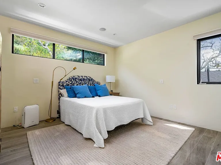 939 N Beverly Glen Blvd — Photo 11