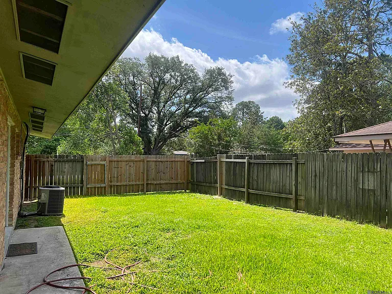 8082 Sholar Dr — Photo 20