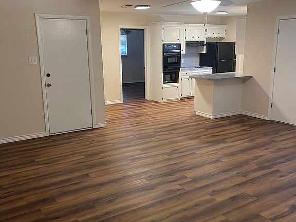 4th image of 272 N Oxford Dr