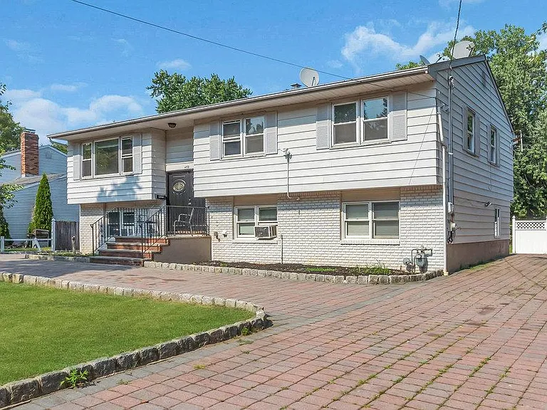 459 Norwood Ave — Photo 4