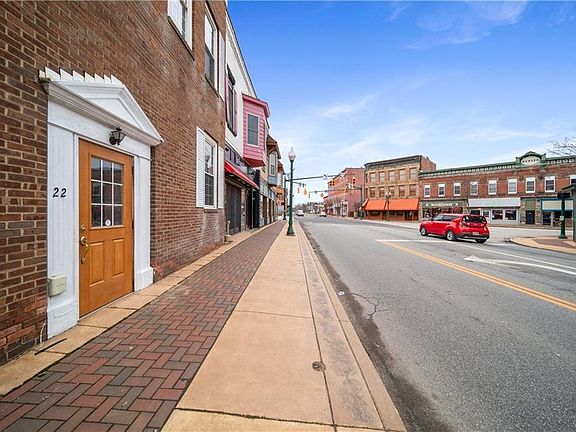 22 E. Main St in Downtown Geneva, OH