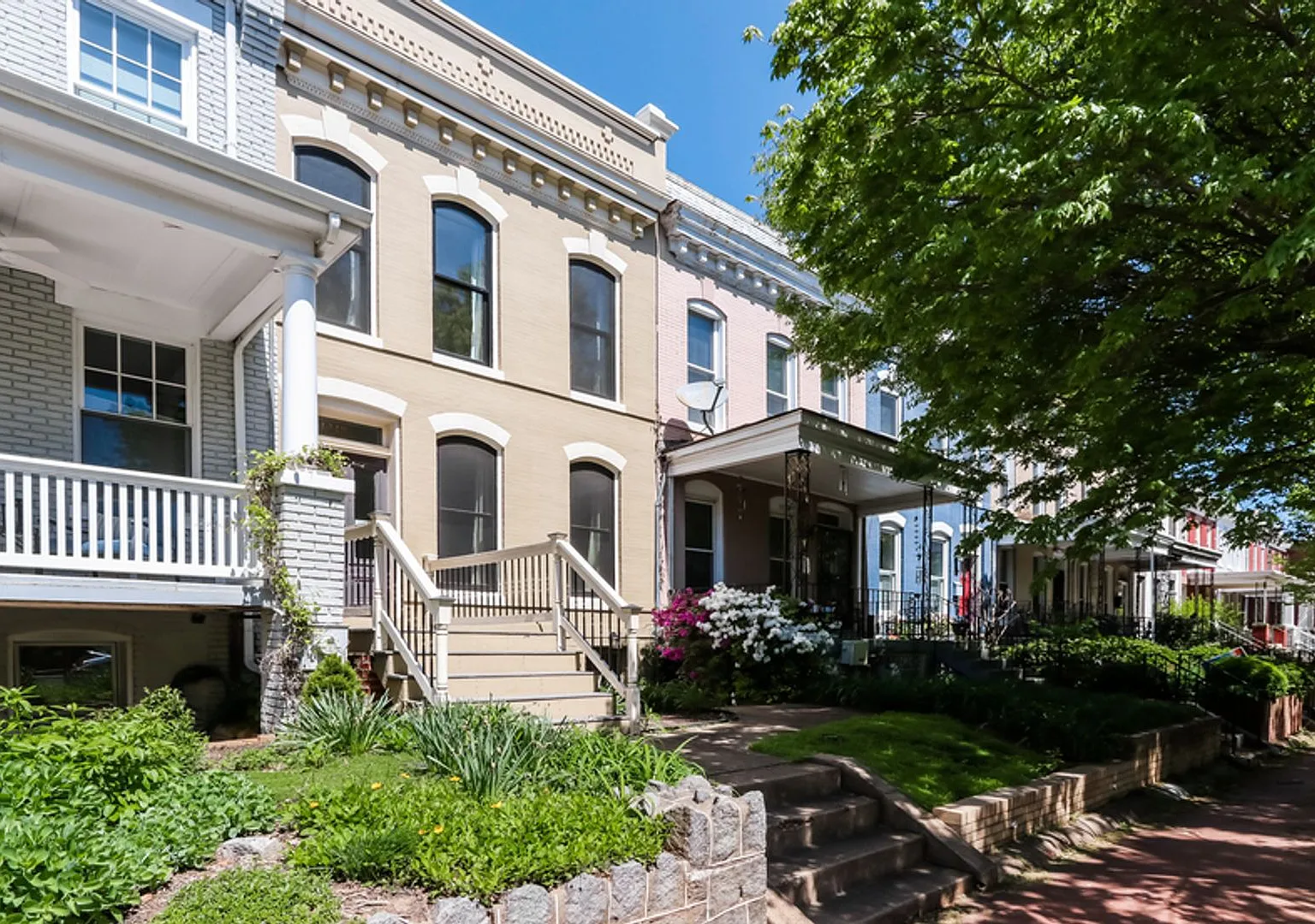 1318 A St SE — Photo 4