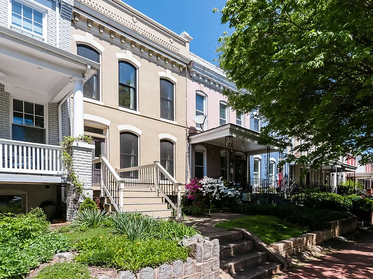 1318 A St SE — Photo 4