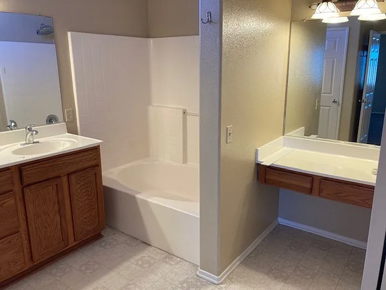 302 Willow Bend Dr — Photo 3