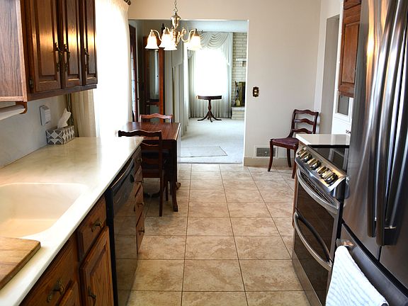 5th image of 418 N 9th St