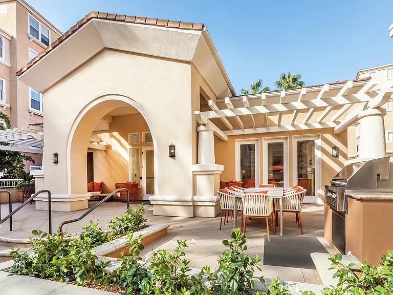 La Jolla Palms Apartment Homes — Photo 13