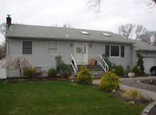 564 Hawkins Rd, Selden, NY 11784