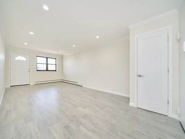 153-15a Sapphire Street image 1 of 9
