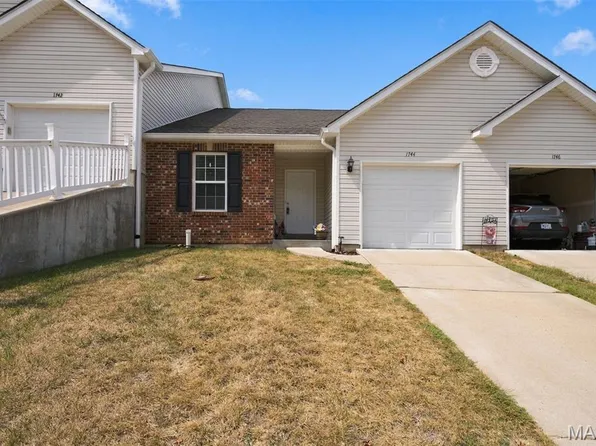 1744 Lexington Pl, Herculaneum, MO 63048