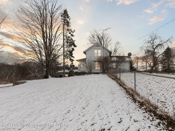 9502 E Cloverdale Rd, Nashville, MI 49073